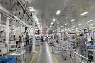 现代化设备操作车间